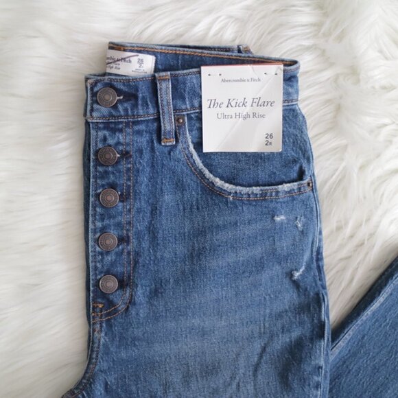 Abercombie & Fitch Ultra High Rise Kick Flare Jeans Sized 26 / 2R NWT - Picture 4 of 10